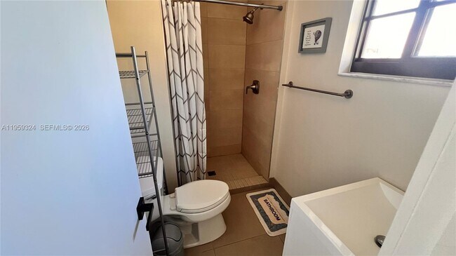 Building Photo - 3538 SW 17th St