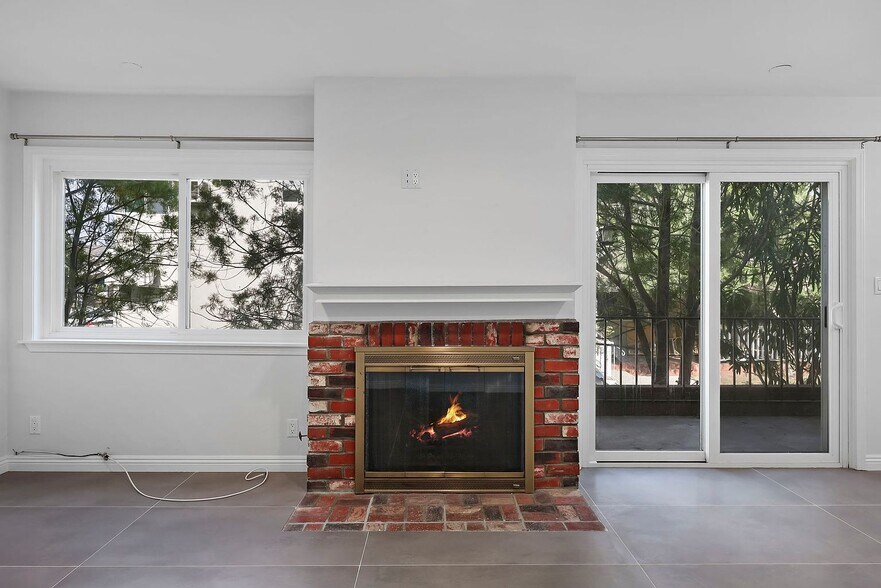 Building Photo - 6145 Whitsett Ave