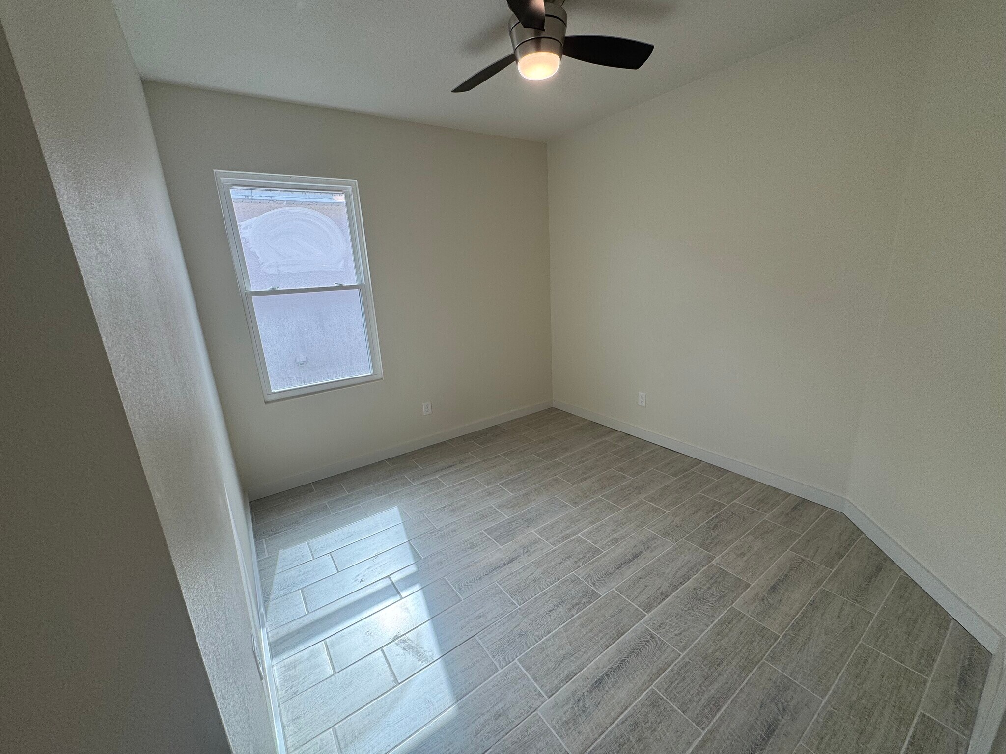 Building Photo - 839 Knollwood Dr