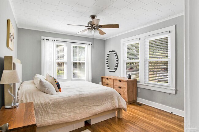 Building Photo - 1306 E Hernandez St