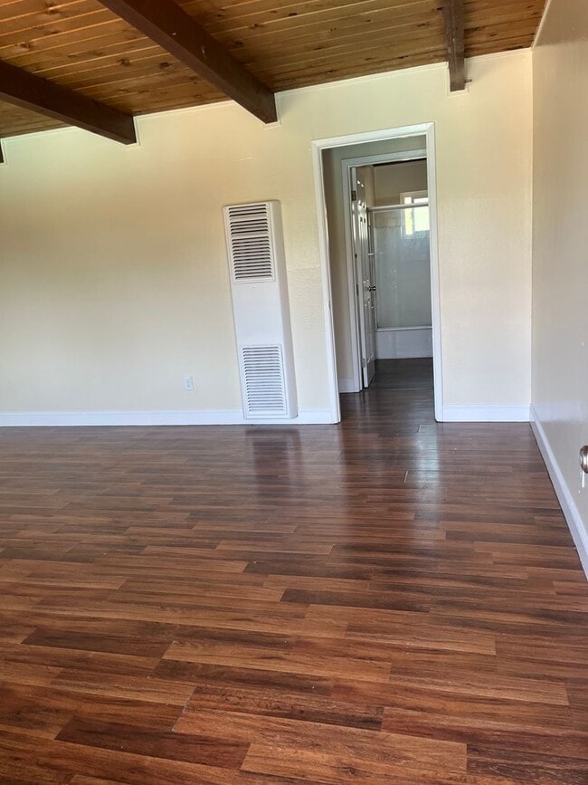 Interior Photo - Villa Fairlane