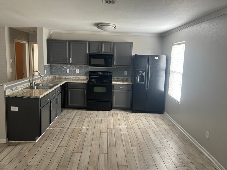 Building Photo - 306 Kenneth Blvd NW