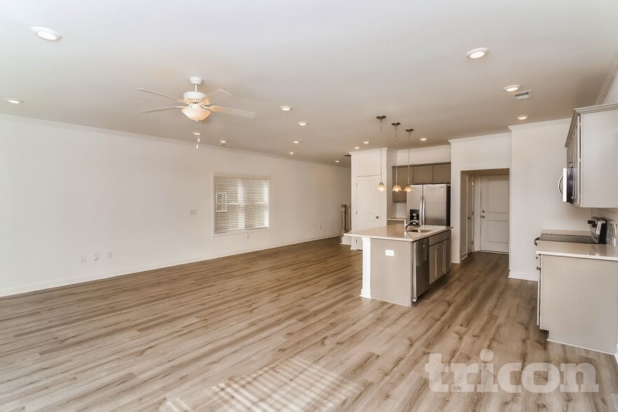 Building Photo - 101 E Rdg Wy