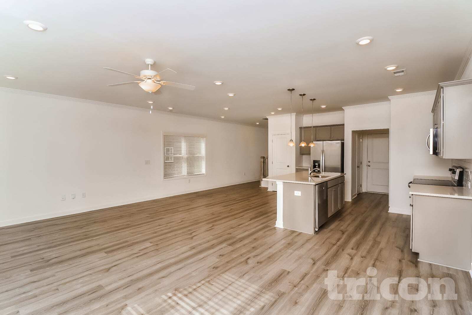 Building Photo - 165 E Rdg Wy