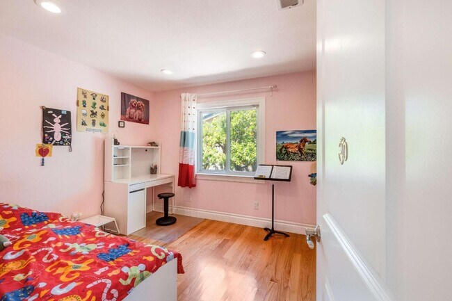 Building Photo - 12371 Saraglen Dr