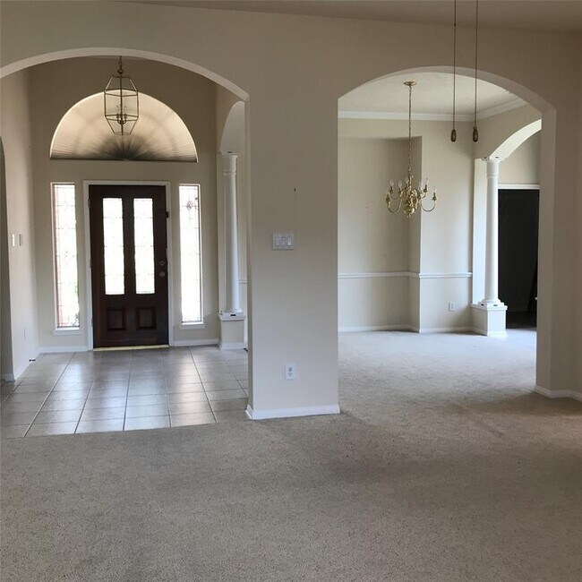 Building Photo - 2727 Gregway Ln