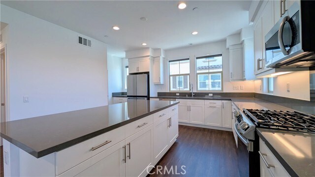 Building Photo - 231 Babson Ct