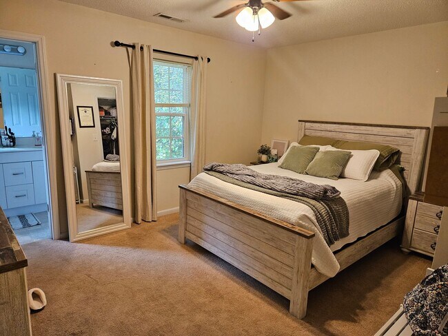 Building Photo - Beautiful unfurnished 3 bedroom 2 bath home in Sneads Ferry - Justice Farm community