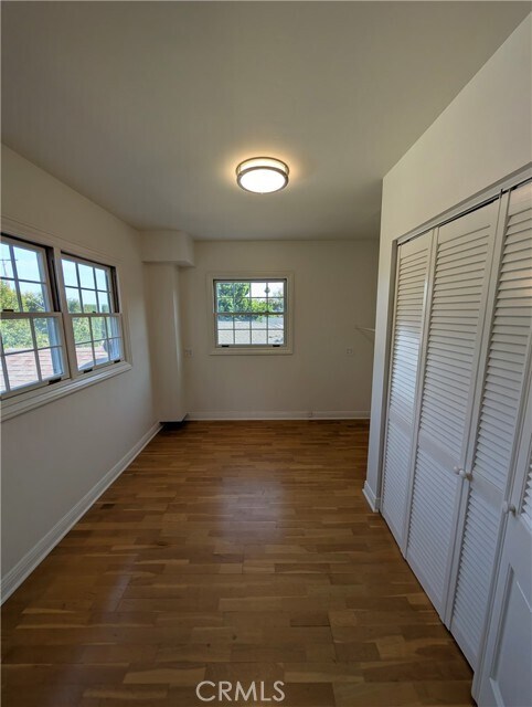 Building Photo - 582 N Sunnyslope Ave