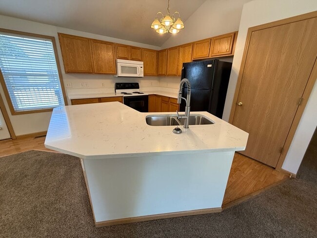 Building Photo - Nice Family Home in Great Neighborhood