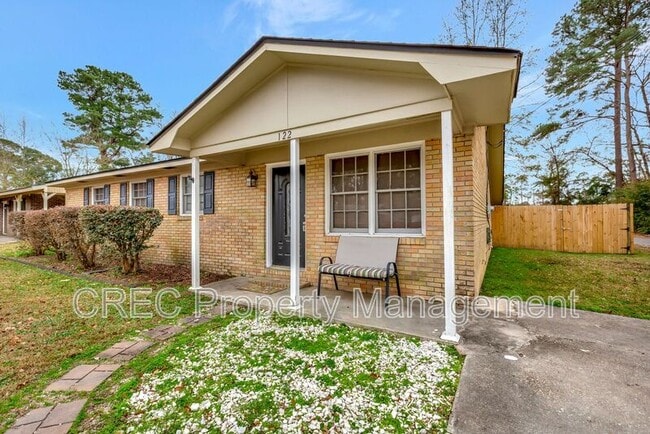 Building Photo - 122 Longleaf Dr