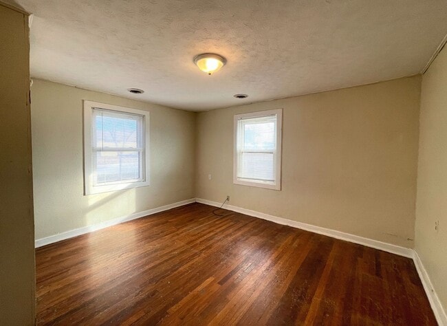 Building Photo - 3 Bedroom 1 Bathroom house