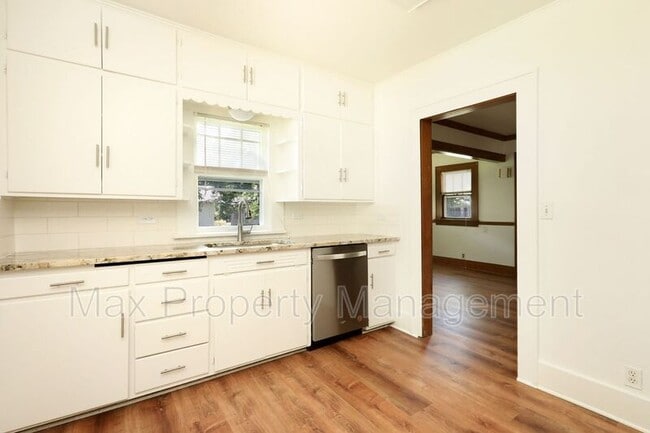 Building Photo - 1113 Douglas Ave