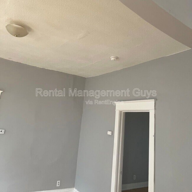 Building Photo - 1015 N Humboldt Ave