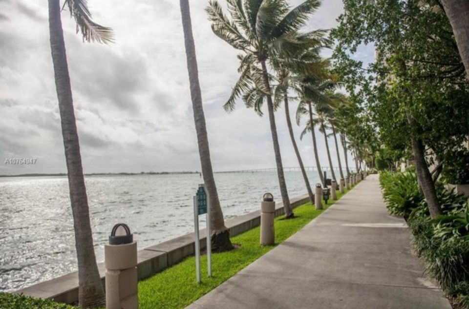 Building Photo - 540 Brickell Key Dr