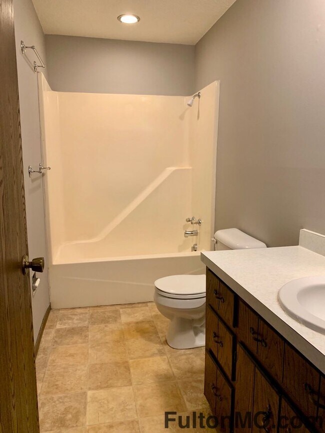 Building Photo - 539 Collier Ln