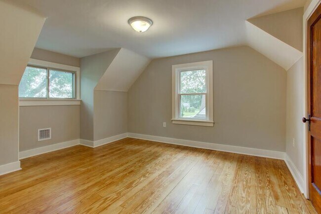 Building Photo - 1057 Ridge Rd