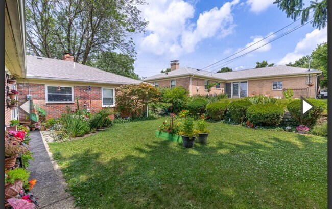 Building Photo - Quaint Duplex w/your Own Basement, Garage Space & Patio
