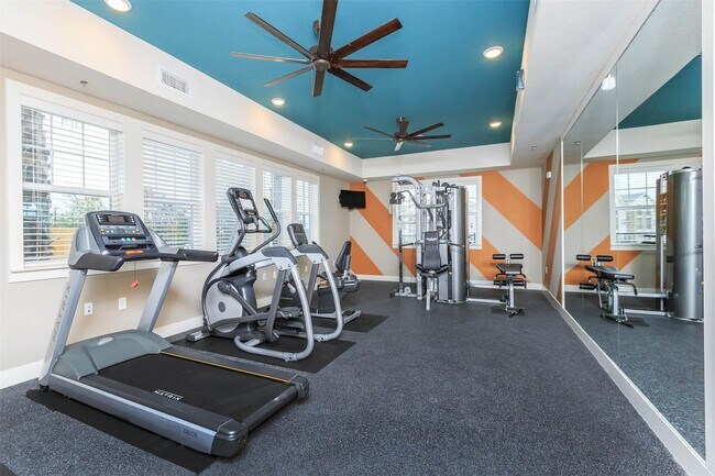 Building Photo - 4100 N Parkdale Ln