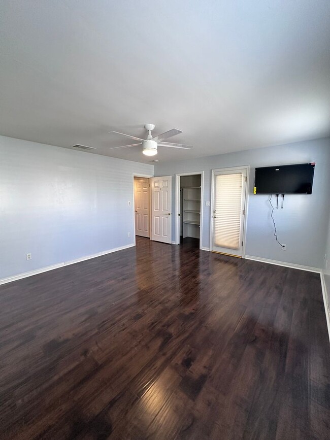 Building Photo - 5302 Doble Aguila Way