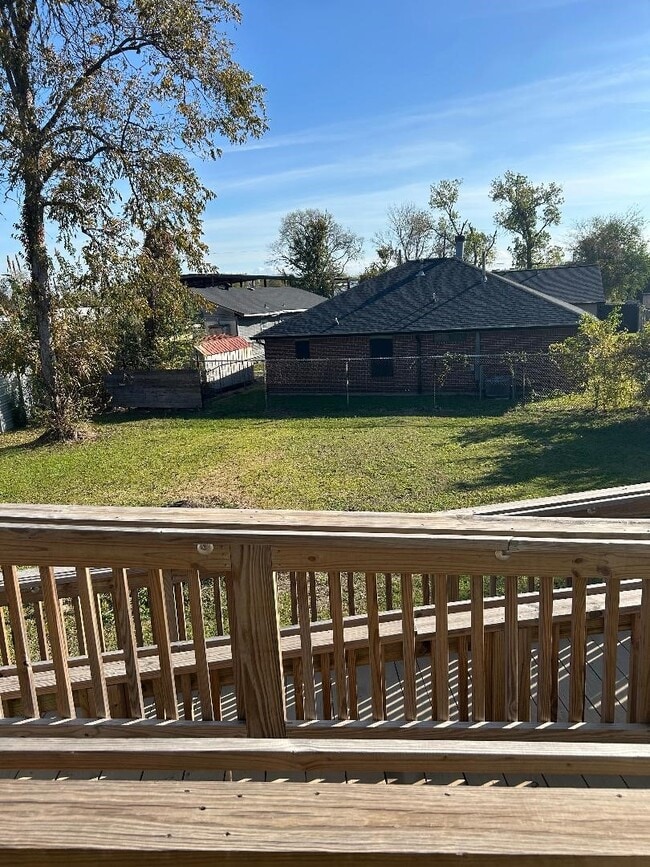 Building Photo - 8602 Alsuma St