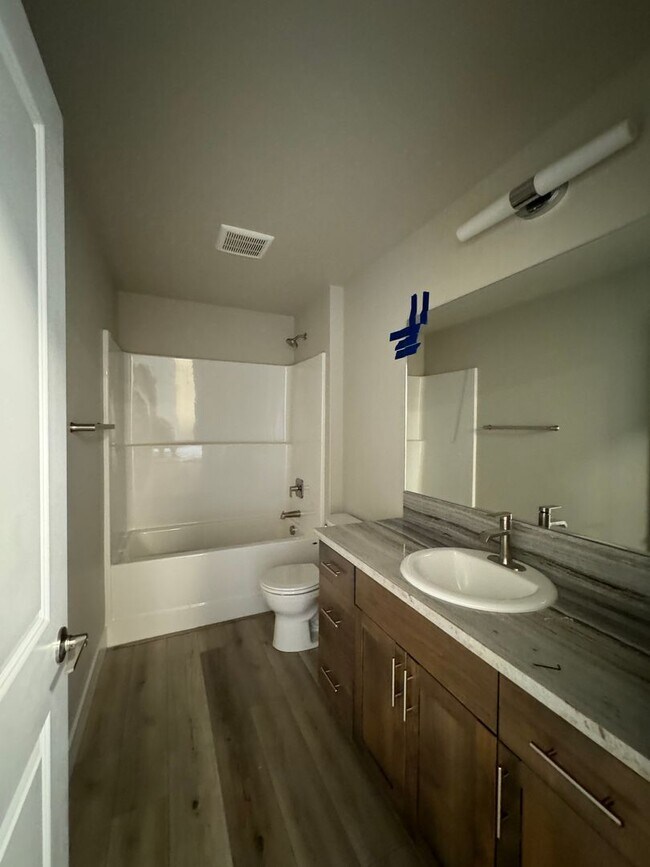 Building Photo - 1509 W Thyme Dr