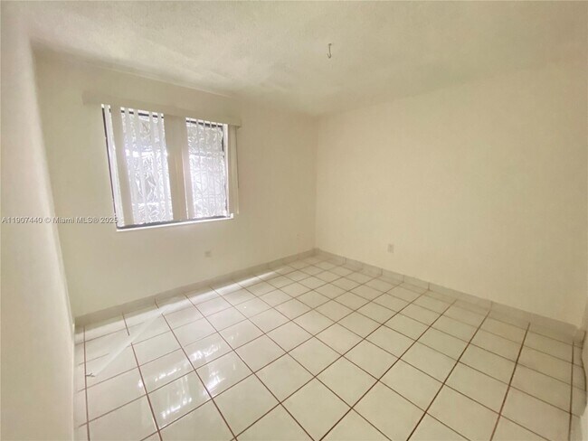 Building Photo - 605 NW 72nd Ave