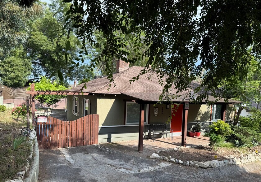 Building Photo - 1622 Foothill Blvd
