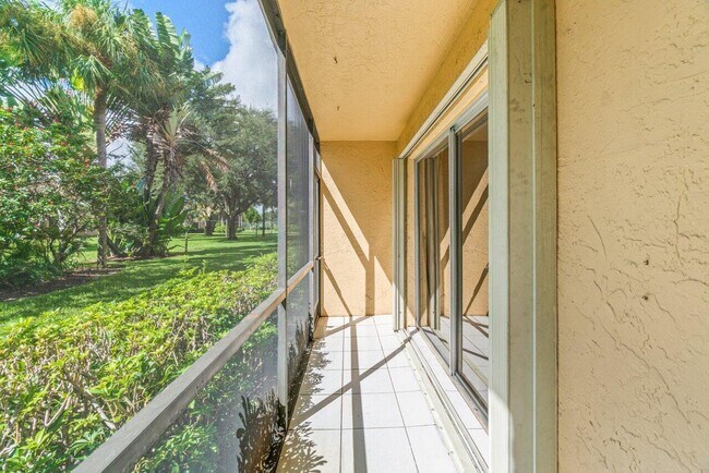 Building Photo - 2935 SW 22nd Ave