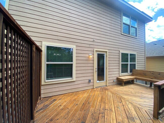 Building Photo - 7223 Summer Way