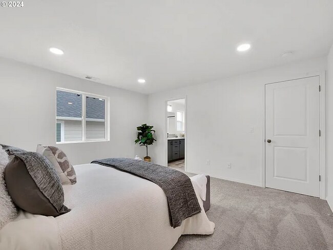 Building Photo - 1152 S 43rd Pl