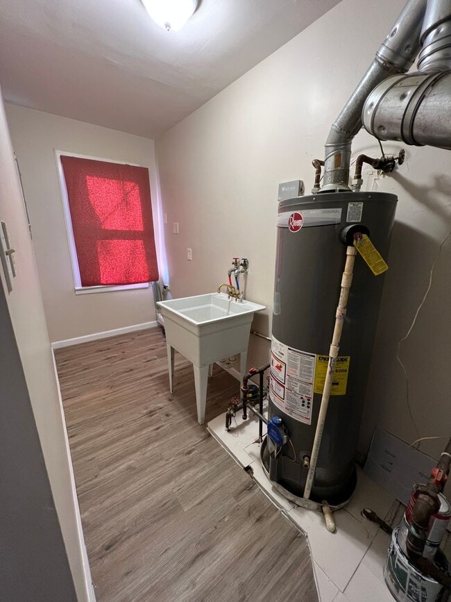 Building Photo - 8452 Paige Ave