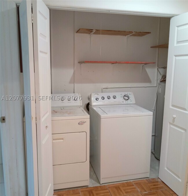 Building Photo - 2441 SW 85th Ave