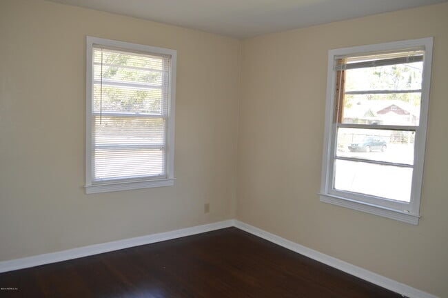 Building Photo - 803 Acosta St