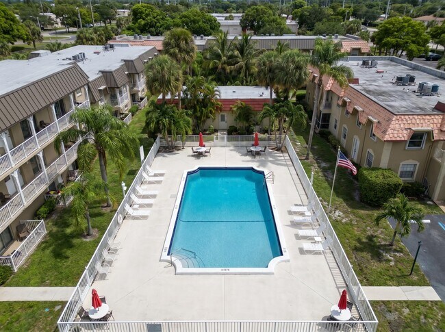 Building Photo - 495 SE 8th St