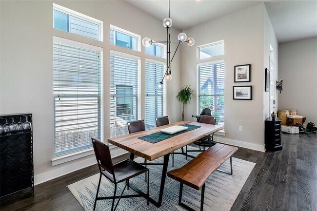 Building Photo - 6025 Seville Dr