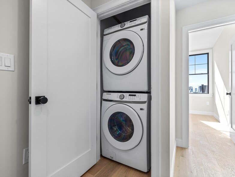 Building Photo - 46 Woodward St