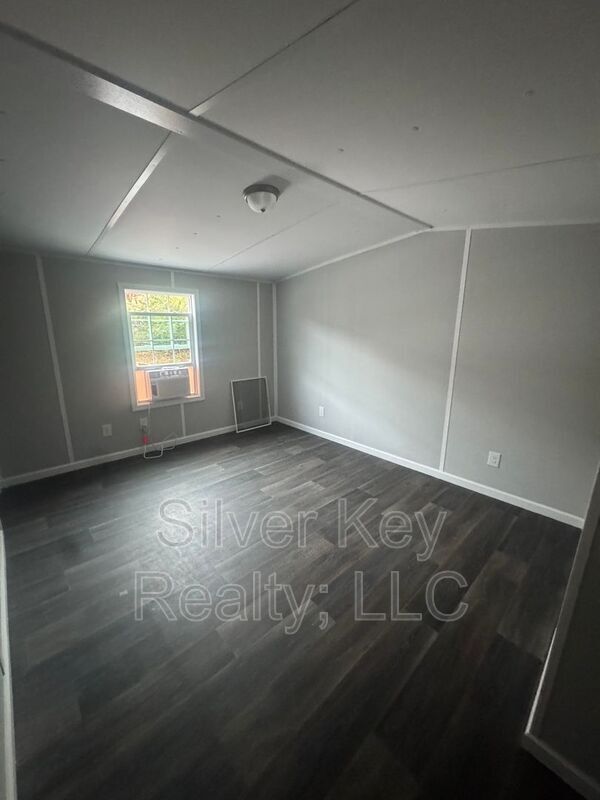 Building Photo - 3000 US-11