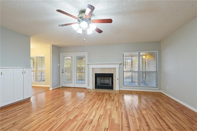 Building Photo - 2147 Water Oak Dr