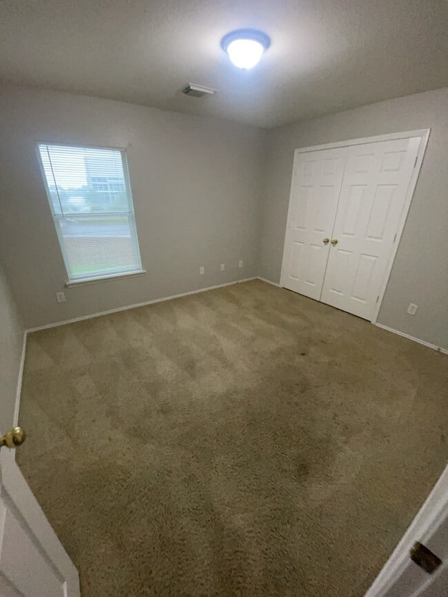 Building Photo - 20911 Southvine Ct