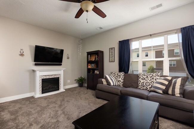 Building Photo - 723 Cox Ct