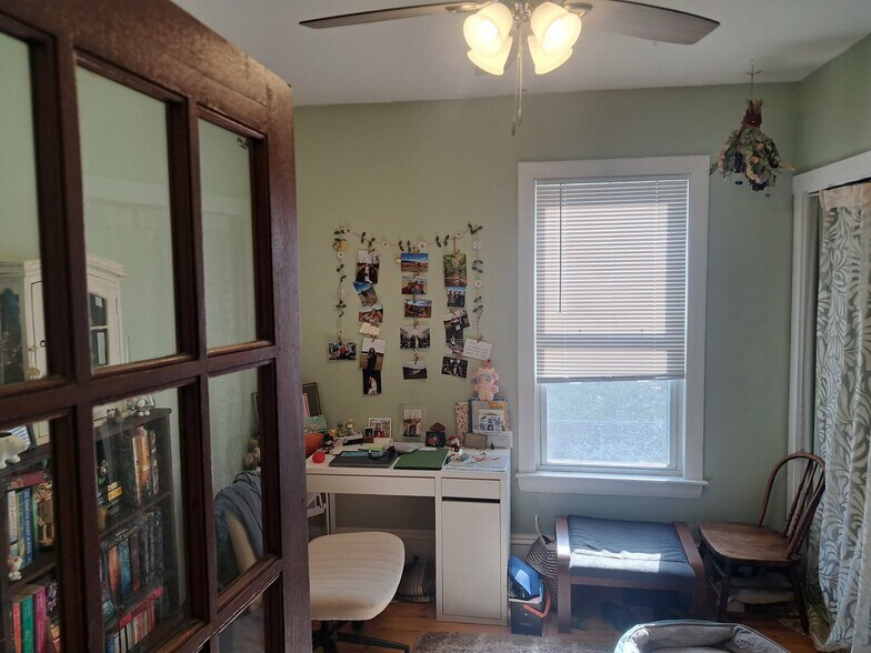 bedroom 3 - 377 Pearl St