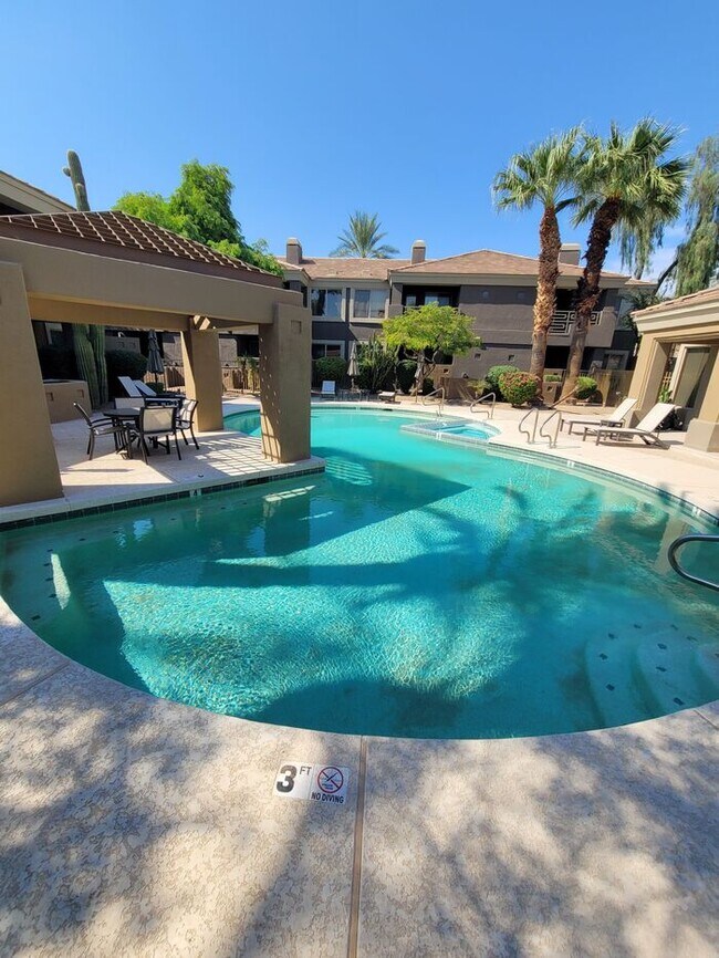 Building Photo - Remodeled 1/1 for rent near Camelback & 36th St.