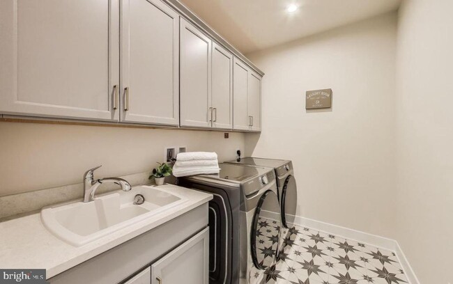 Building Photo - 6934 Renita Ln