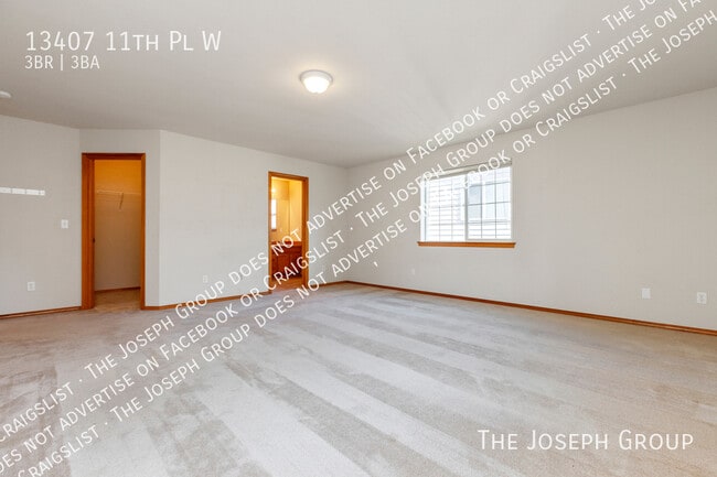 Building Photo - 13407 11th Pl W