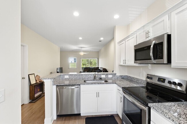 Building Photo - Move-In Ready 2BR Townhome in Beaufort – Don’t Miss This!