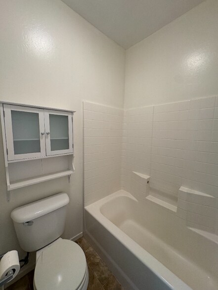 Building Photo - 609 Yellow Meadow Ct