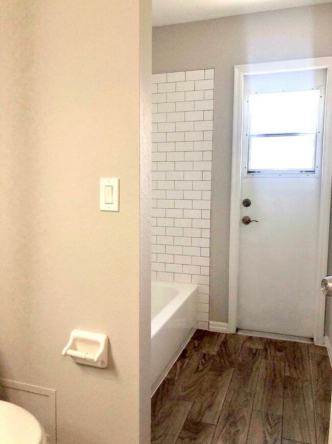 Building Photo - Wonderful 3/2 home in ORLANDO - GOLF COURS...