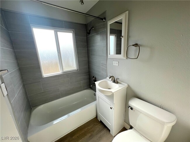 Building Photo - 225 S 10th St