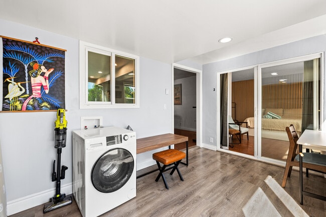 Building Photo - 1250 Stratford Ln